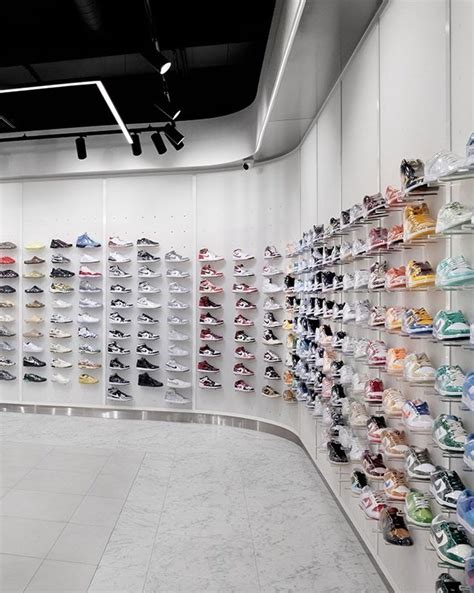 Secret Sneaker Store (@secretsneakerstore.official) .